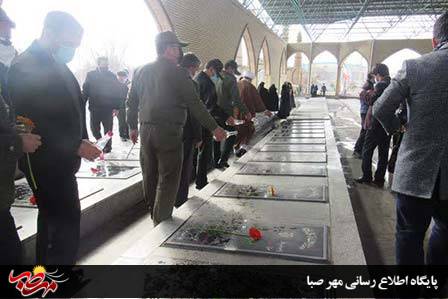 بمناسبت گرامیداشت دهه فجر/ مزار شهدای شهرستان میانه غبارروبی، عطرافشانی و گلباران شد