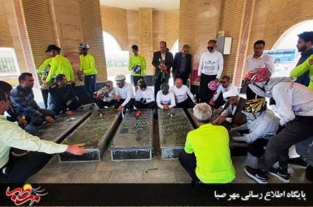 با استقبال جمعی از مردم و مسئولین؛ کاروان دوچرخه سواران زائر امام خمینی(ره) به میانه رسید