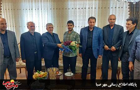 تجلیل مهدی اسماعیلی نماینده میانه از دانش آموز برتر کنکور سراسری