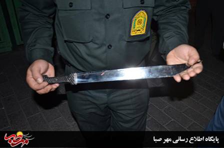پایان قدرت نمایی فرد شرور و دستگیری آن توسط پلیس در میانه