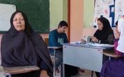 مادری که عمرش را پای معلم شدن دختر ناشنوایش گذاشته است