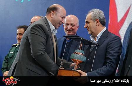 جشن خودکفایی چهار هزار و ۴۵۰ نفر از مددجویان زیر پوشش کمیته امداد استان و تجلیل از یاوران اشتغال