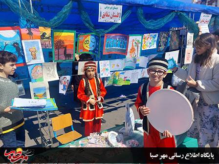 گلریزان و بازارچه و فروش آثار هنری دانش آموزان به نفع آزادی زندانیان جرایم غیر عمد میانه