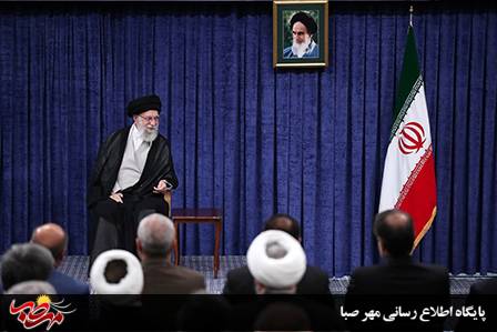 رهبر انقلاب: ملت با جهت‌گیری‌های گوناگون سیاسی و وزن متفاوت مذهبی پای ایران ایستاد