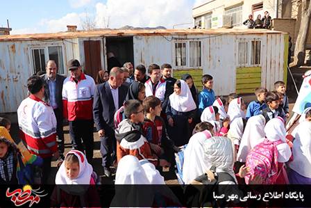 بازدید فرماندار ویژه میانه از اجرای طرح ملی نذر خدمت در روستای دادلو توسط جمعیت هلال احمر