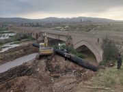 اصلاح و بهسازی فاضلاب شهری در مجاورت پل تاریخی راه‌آهن میانه انجام شد