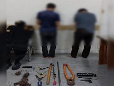 دستگیری سارقان سیم و کابل با لباس نظامی و تجهیزات جعلی پلیس در میانه